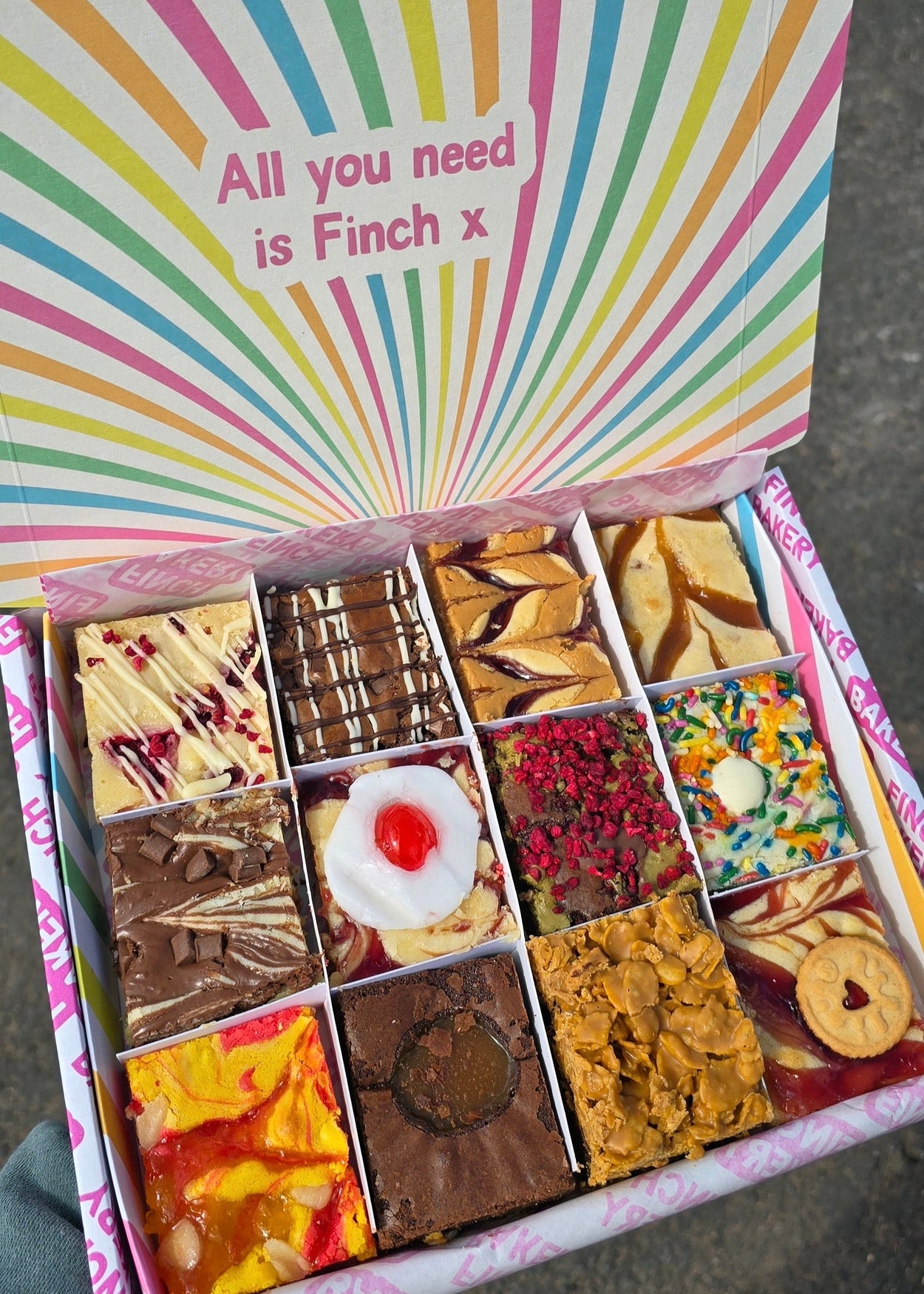 12 Piece Mixed Blondie Brownie Box (New)