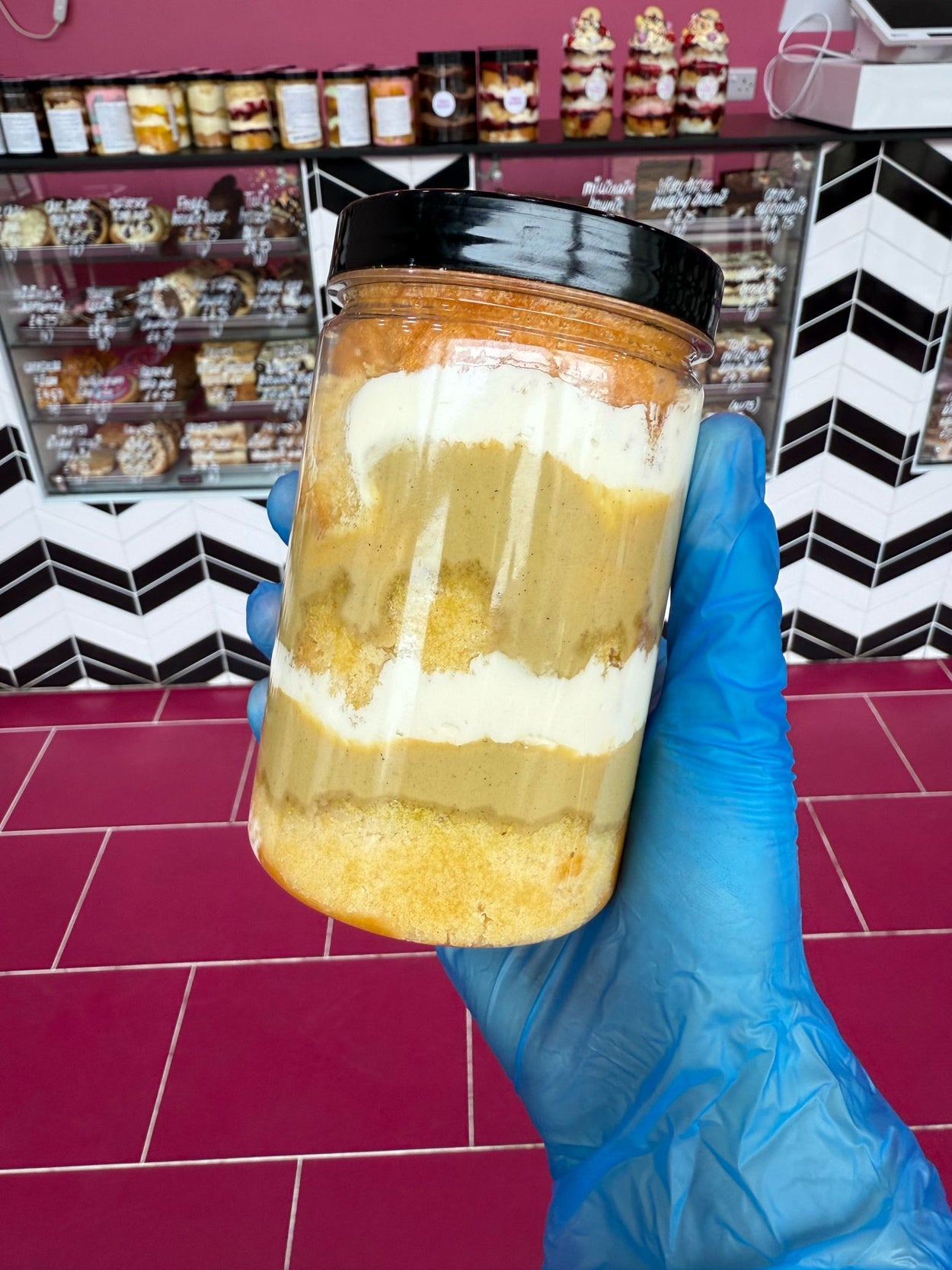 Cake Jar (White Chocolate & Pistachio)