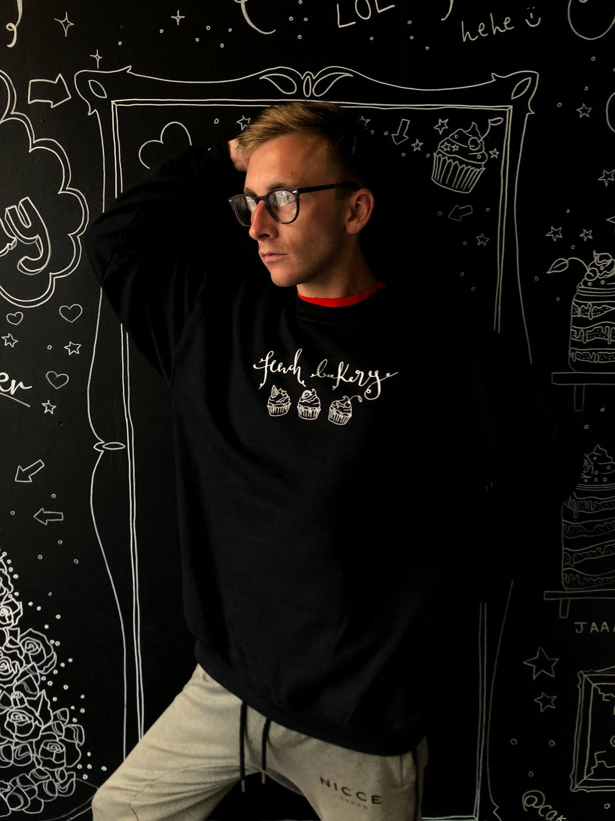 Sweatshirt