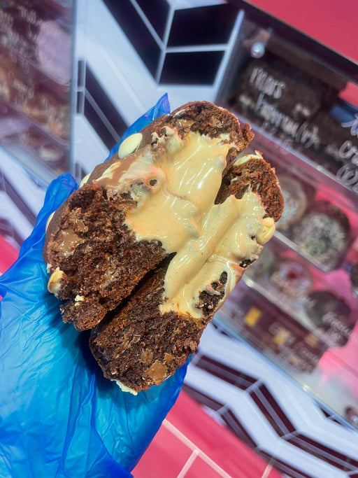 Chunky Cookie (Double Chocolate Kinder White Chocolate Hazelnut)