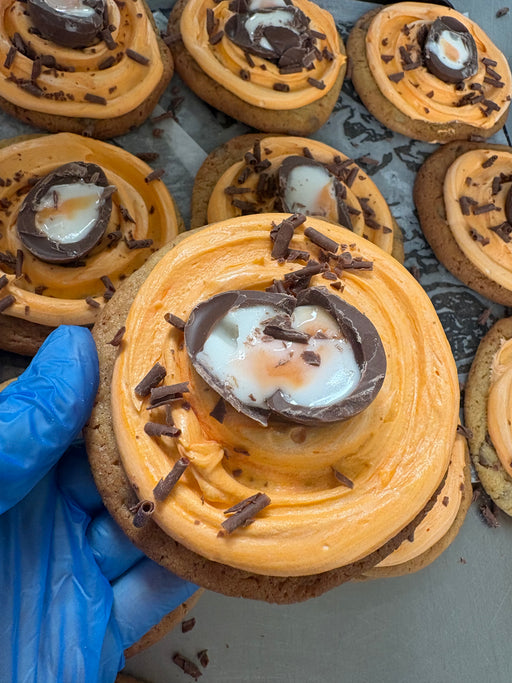 Chewy Cookie (Creme Egg)